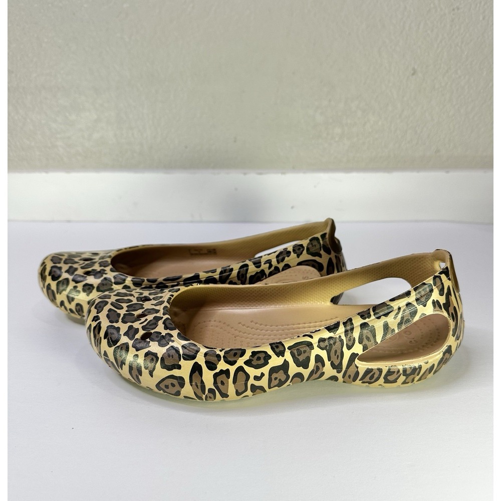 Crocs Womens Kadee Slingback Flats Size 8 Shoes Leopard Print Sandals Cutout